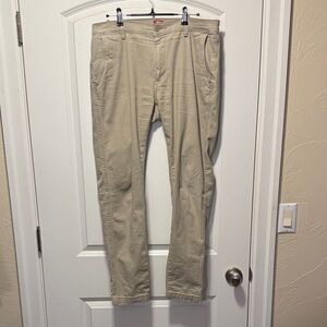 Levi's Men's Beige Chinos